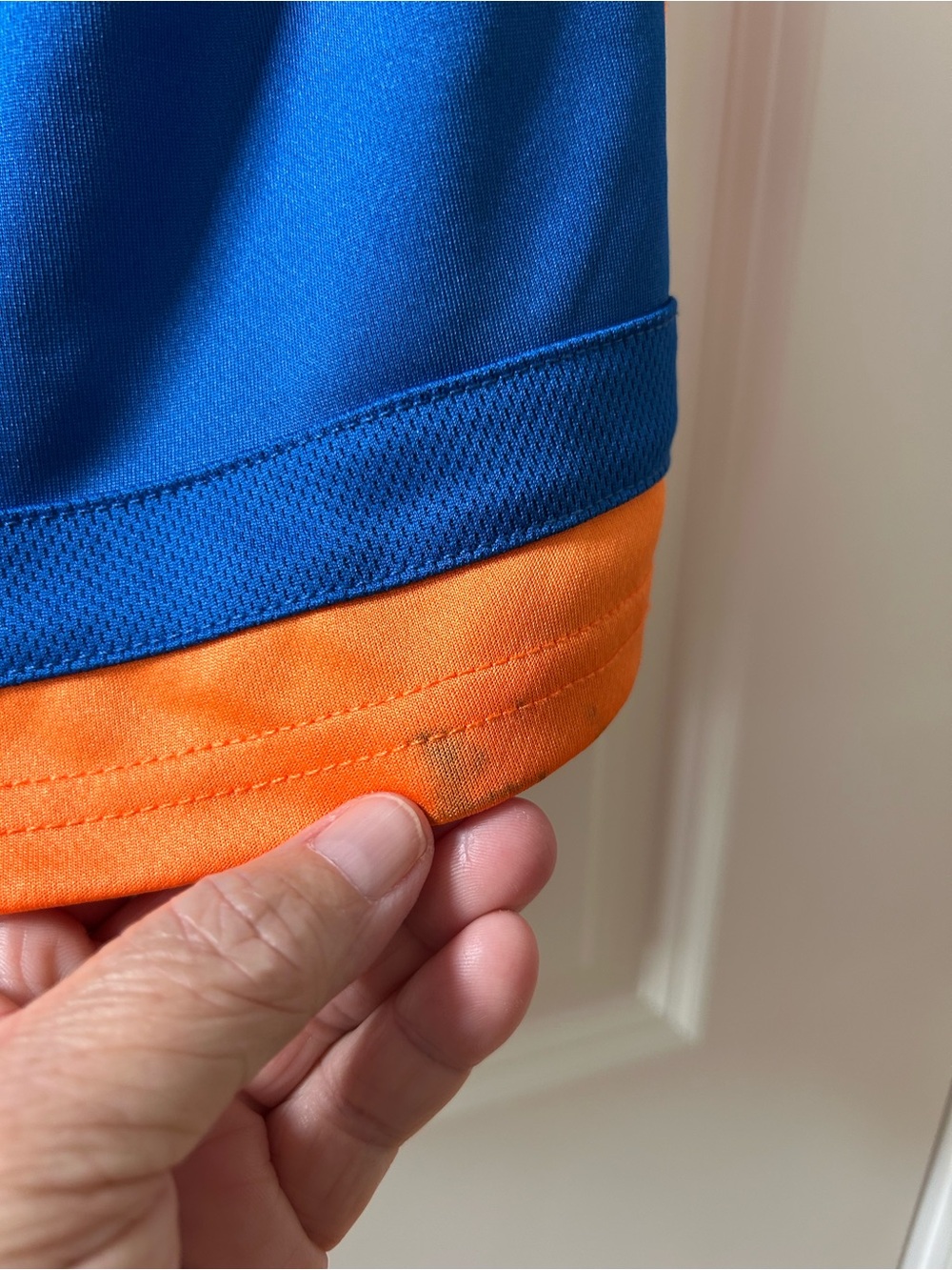 BoxLunch Dragon Ball Z Fly Nimbus Embroidered Jersey. GOKU. Soccer jersey. M - Picture 4 of 7
